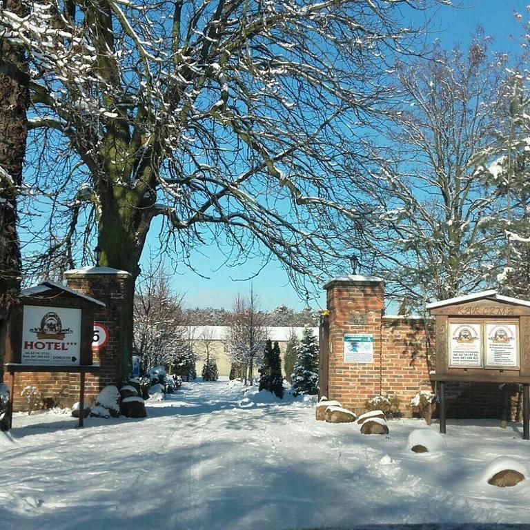 Hotel Stara Stajnia Pleszew Kültér fotó